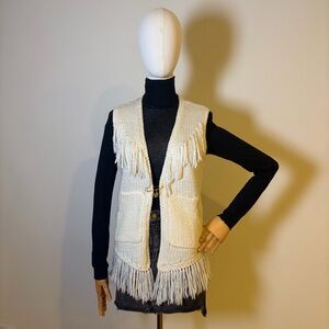 Skies Are Blue Women’s Knit Fringe Vest – Cream – Size Small